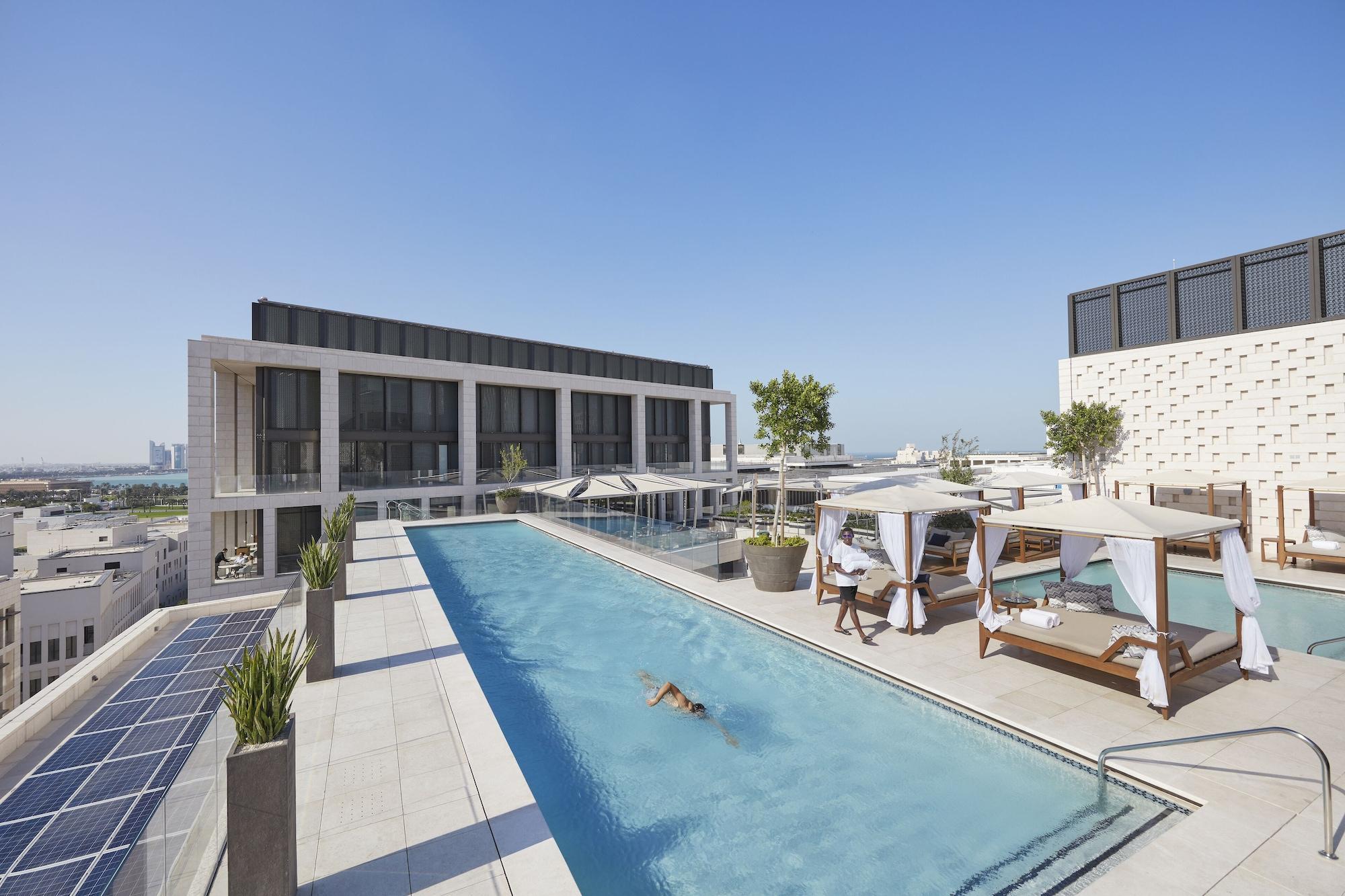 Mandarin Oriental, Doha Hotel Екстериор снимка The swimming pool at the top of the hotel