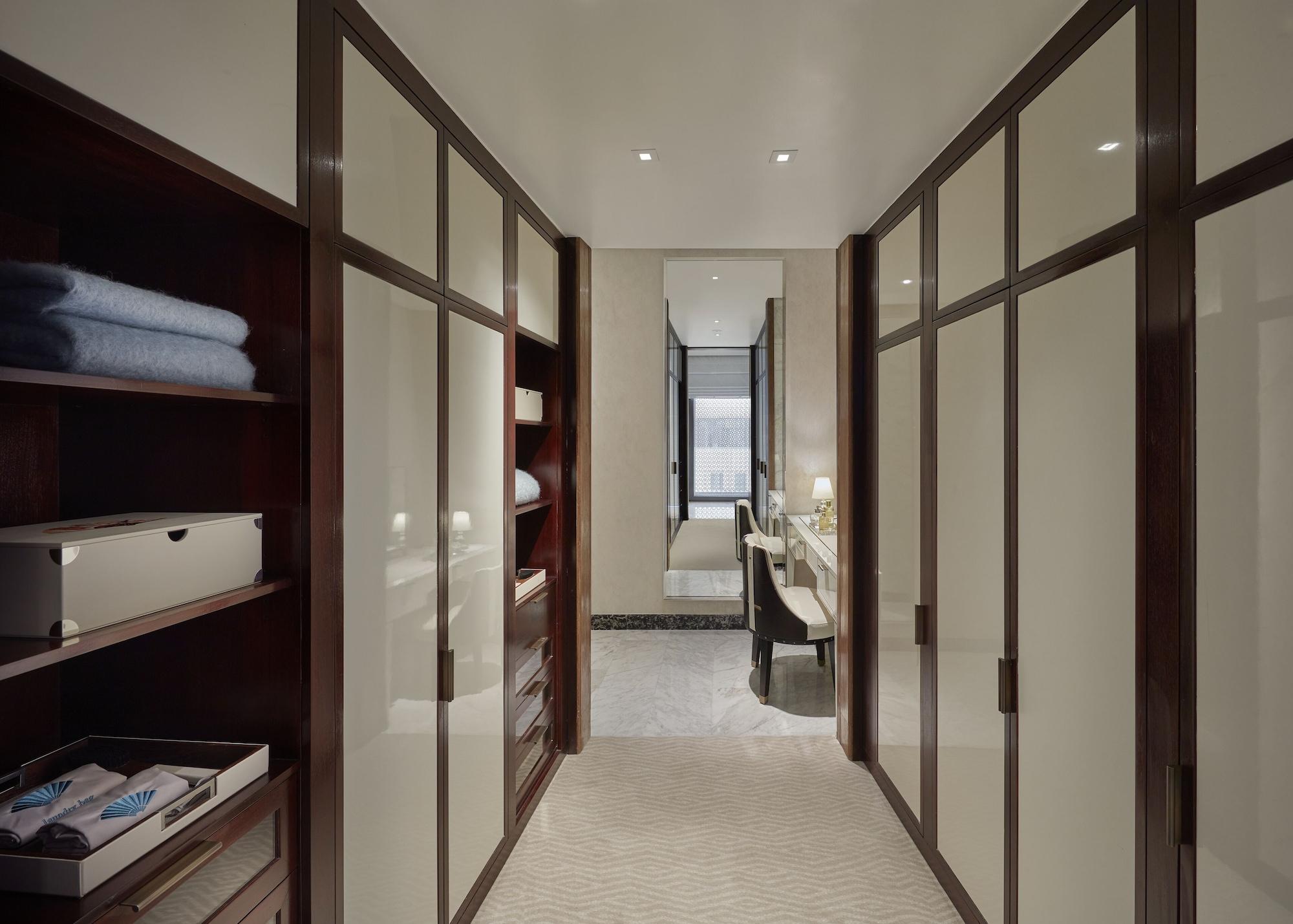 Mandarin Oriental, Doha Hotel Екстериор снимка A walk-in closet