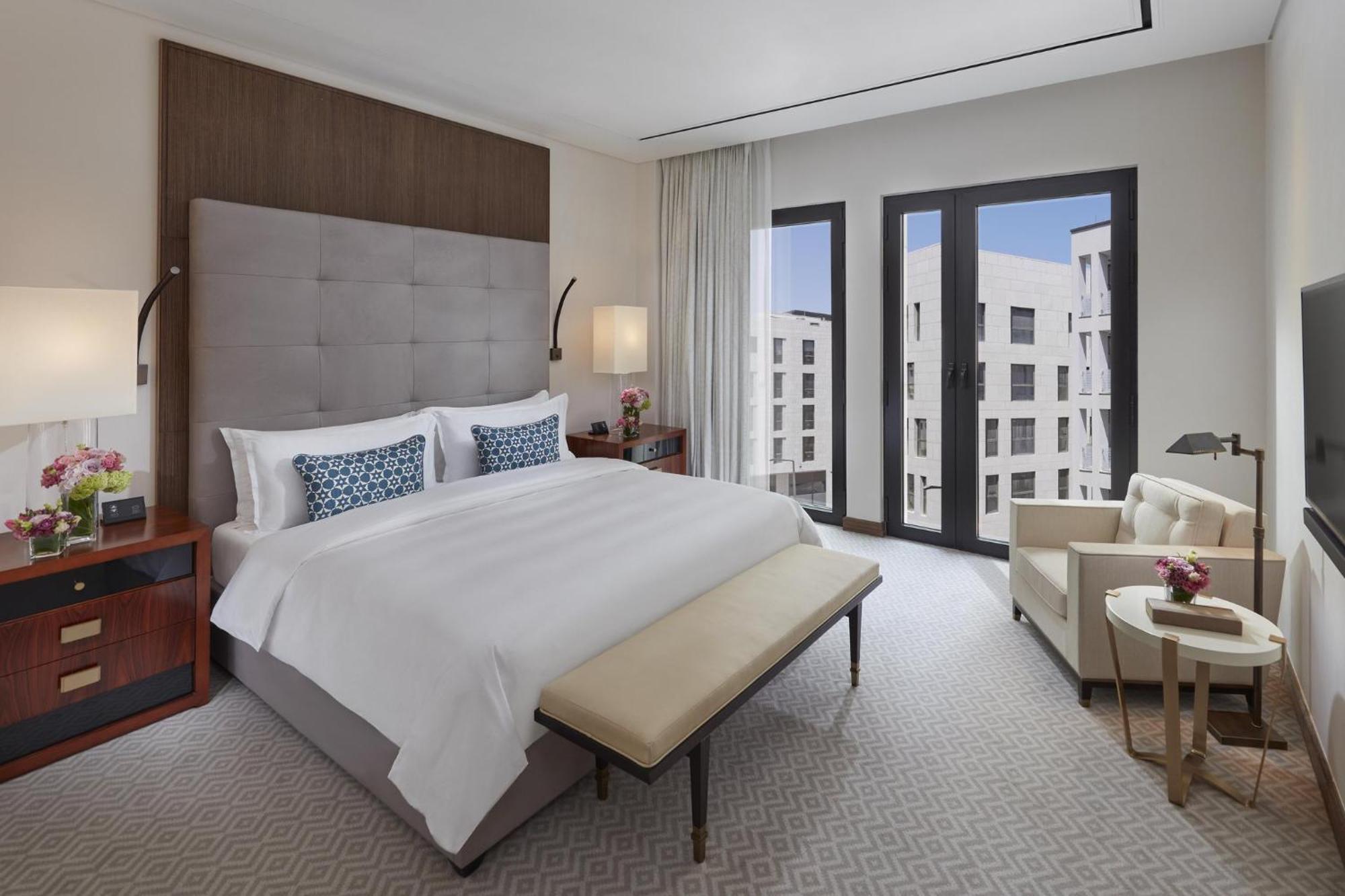 Mandarin Oriental, Doha Hotel Екстериор снимка A guest room at the Four Seasons Hotel